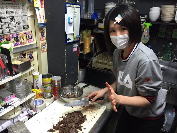 KOBerrieS チョコレート作ってます@神戸チキンジョージなう。是非ゲットして下さいね♪ https://t.co/w4qLhDgodn