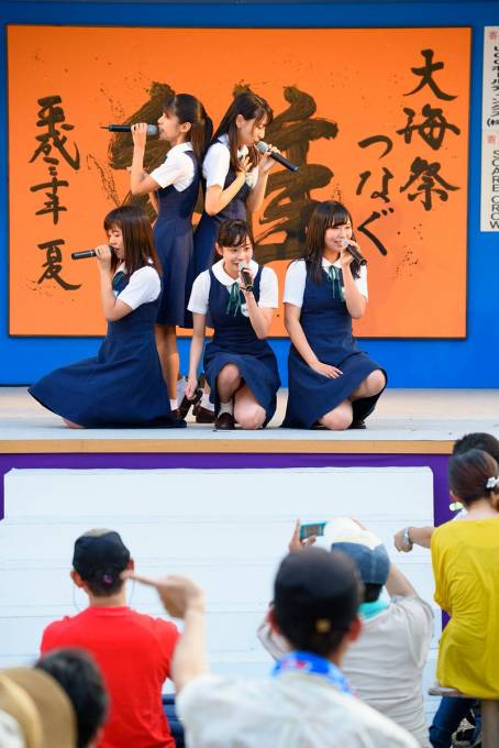 KOBerrieS♪
2018.08.05 長田神社大海夏祭

ライブは良かったですが写真は微妙な感じに･･･
全員入れようとして距離取りすぎました😅
あ、ワンマンライブのチケット買ってない💦
#KOBerrieS https://t.co/c6IVtiPGWg