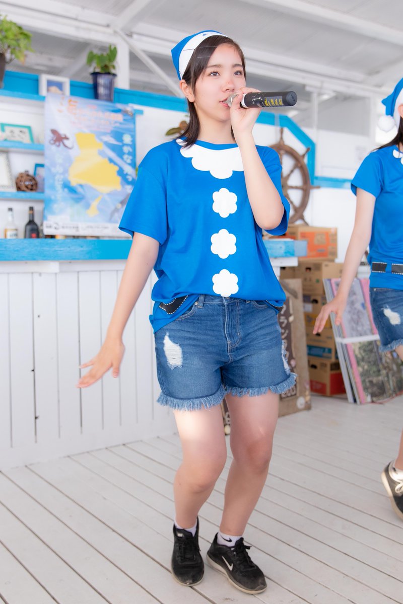 KOBerrieS 2018.07.16(祝・月)神戸海さくら第69回クリーンアップ「BLUE SANTAビーチクリーン」昼間とは打って変わって涼しくなった須磨ビーチでKOBerrieS♪のライブ店内でも場所をいっぱいに使ってのステージでした。その2「さーや」こと花城沙弥さん#KOBerrieS#花城沙弥 https://t.co/copcecEbwi