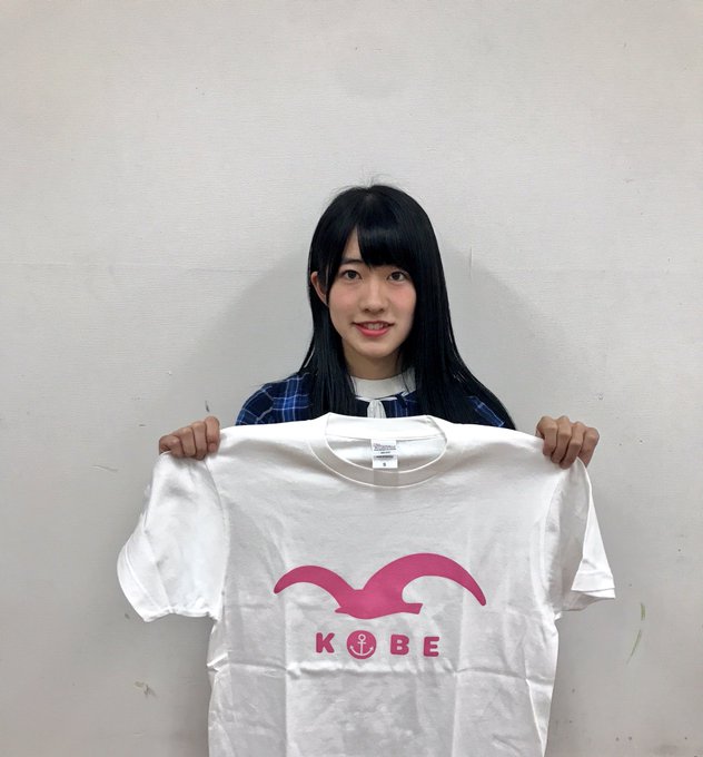 #KOBerrieS グッズ

#カモメTシャツ1枚¥3,000（新春特価）
（購入者特典メンバー1名からサイン）

明日15:00から先行発売致します。 https://t.co/AOEp3Fm6gU