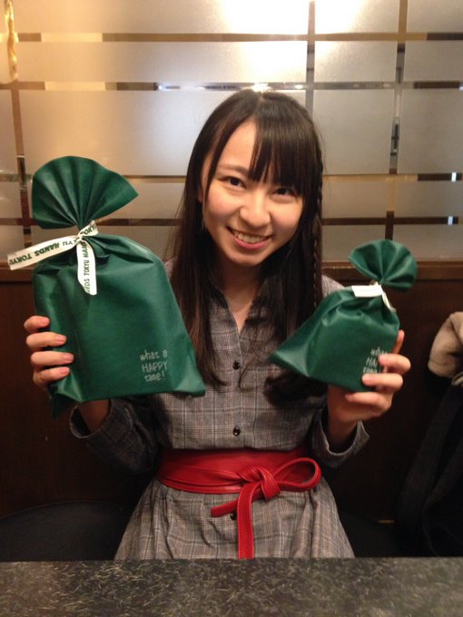 東急ハンズ三宮店のスタッフの皆様から誕生日プレゼントを頂きました🎁💕

OPERAの口紅にね、なんと…
Minami って名前を入れて下さっていました♪
本当に嬉しいです😂💝
ありがとうございますm(_ _)m

これからも、東急ハンズ三宮店さんの魅力をどんどん紹介させて頂きます(￣^￣)ゞ✨

#KOBerrieS https://t.co/oKNGoM54wa