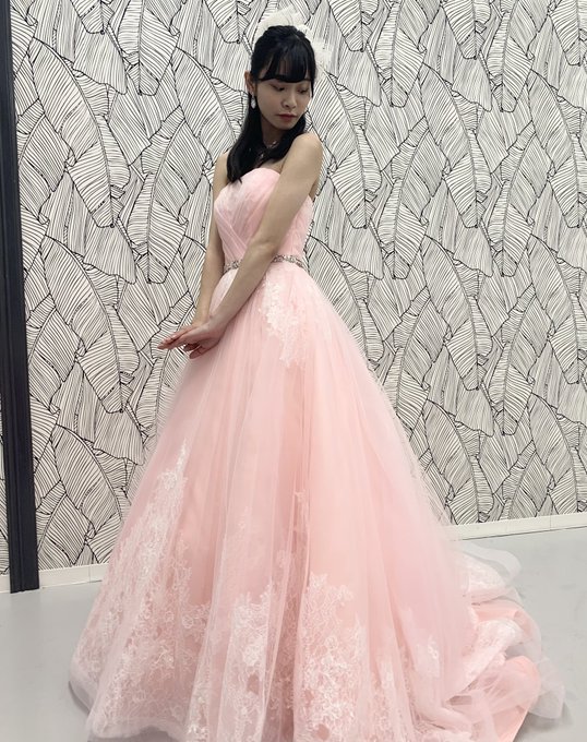 いのうえ株式会社× KOBerrieS♪ 
第⑧回ウエディングイベント
ありがとうございました🎀🎀🎀

ピンクのドレスを着させて頂きました！
ピンクって女の子の憧れのイメージやから可愛いの着れて嬉しかったです。
チョコも渡せてハッピーバレンタインでしたね🍫💝✨✨ https://t.co/BzuTZVOR7w