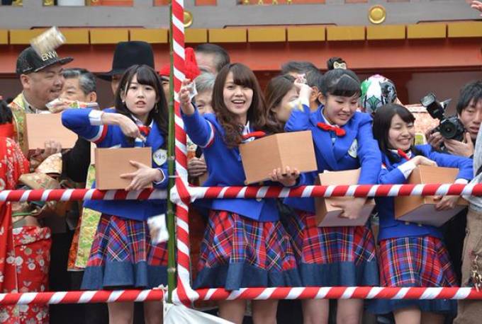 【御礼】本日、生田神社（神戸市中央区）にて行われました「節分祭並びに豆まき神事」にお越し頂きました皆さま有難うございました！凄い人たちの中でこのような行事に参加させて頂きメンバー、スタッフ一同大変感謝しております。有難うございました！ 