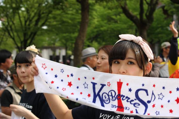 KOBerrieS ピンクのリボンカチューシャとキラキラ瞳・・・、LOVEですね♡第45回神戸まつりおまつりパレード#KOBerrieS 