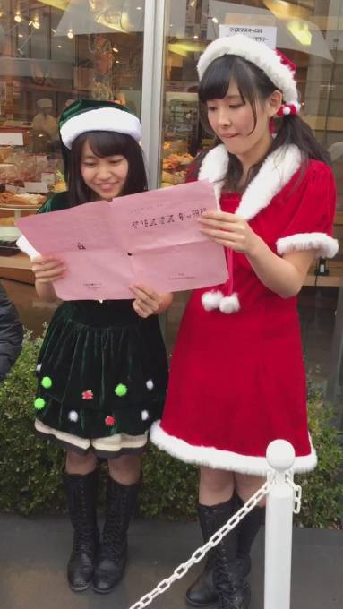 『こどもクリスマスキャロル with KOBerrieS♪』　岡本商店街　2015/12/20
#KOBerrieS♪ 
ゆうりちゃん、かにゃんの
あわてんぼうのサンタクロース https://t.co/tsoxt9yEsK