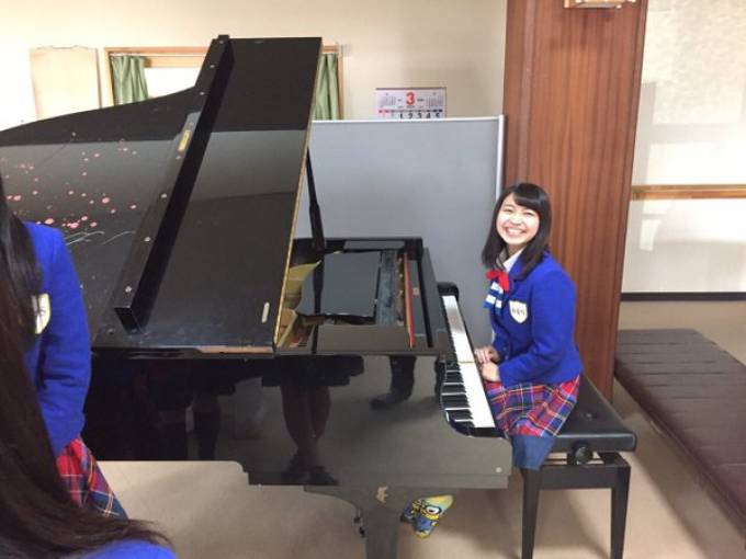 七ヶ浜町を訪問させて頂いた時に１つのピアノに出会いました。このピアノは津波で被害を受けたのですが今は修復されて七ヶ浜公民館に寄贈されています。昨日鍵盤を弾かせて頂き、一度被害を受けたとは思えないくらい素敵な音色が出て感動しました。 https://t.co/bqinD98T1f