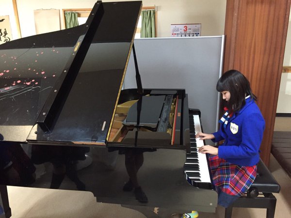KOBerrieS 七ヶ浜町を訪問させて頂いた時に１つのピアノに出会いました。このピアノは津波で被害を受けたのですが今は修復されて七ヶ浜公民館に寄贈されています。昨日鍵盤を弾かせて頂き、一度被害を受けたとは思えないくらい素敵な音色が出て感動しました。 https://t.co/bqinD98T1f