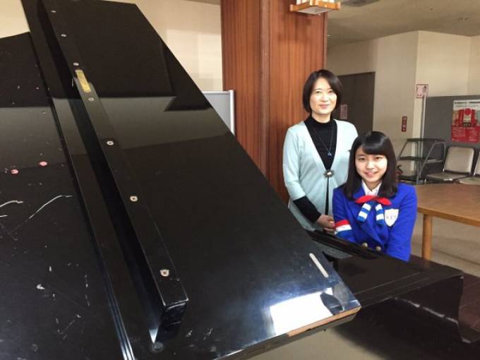 七ヶ浜町を訪問させて頂いた時に１つのピアノに出会いました。このピアノは津波で被害を受けたのですが今は修復されて七ヶ浜公民館に寄贈されています。昨日鍵盤を弾かせて頂き、一度被害を受けたとは思えないくらい素敵な音色が出て感動しました。 https://t.co/bqinD98T1f