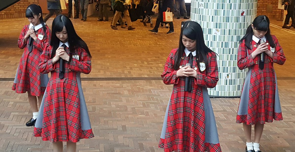 KOBerrieS 神戸国際会館前階段広場KOBerrieS ♪1部！ https://t.co/FfHSl9k4I4
