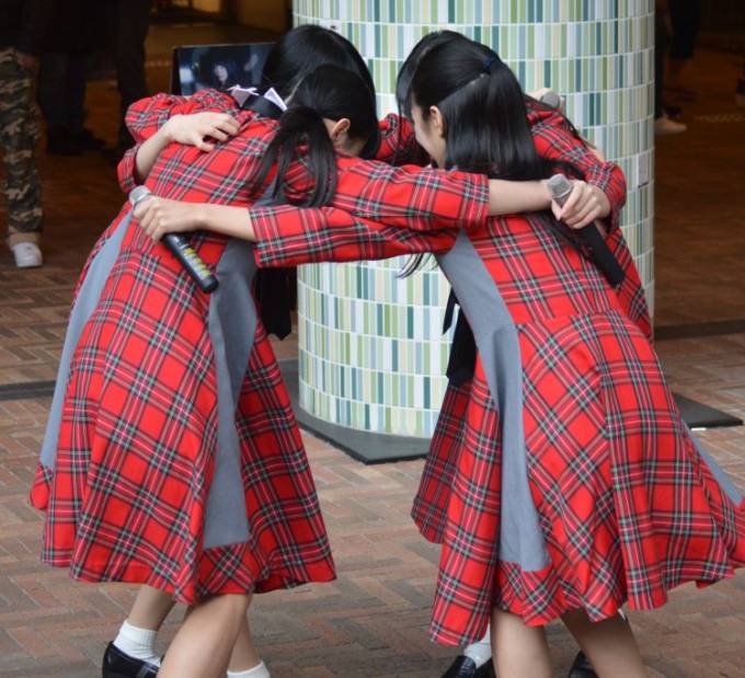 今日の神戸国際会館階段広場2部のKOBerrieS♪の藤本あきなさん
思い出エールの円陣部
#KOBerrieS #AKN https://t.co/QorVCsDpkr