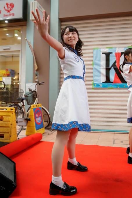 2018.02.17（土）KOBerrieS♪のミニライブ 第一部 於：新長田一番街商店街
神戸発のアイドルKOBerrieS♪の地元商店街を盛り上げるライブ！
寒くて風の強い中でしたが大勢の観客の前で元気に歌と踊りを披露してくれました。
「みいな」こと森島みなみちゃん
その5
 #KOBerrieS https://t.co/TksIQv8ykm
