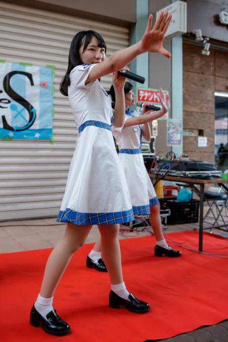 2018.02.17（土）KOBerrieS♪のミニライブ 第一部 於：新長田一番街商店街
神戸発のアイドルKOBerrieS♪の地元商店街を盛り上げるライブ！
寒くて風の強い中でしたが大勢の観客の前で元気に歌と踊りを披露してくれました。
「みいな」こと森島みなみちゃん
その21
 #KOBerrieS https://t.co/6rscewzB5X