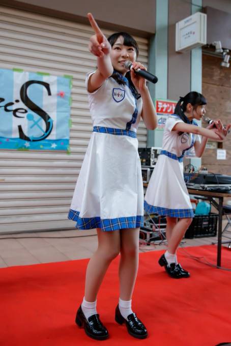 2018.02.17（土）KOBerrieS♪のミニライブ 第一部 於：新長田一番街商店街
神戸発のアイドルKOBerrieS♪の地元商店街を盛り上げるライブ！
寒くて風の強い中でしたが大勢の観客の前で元気に歌と踊りを披露してくれました。
「みいな」こと森島みなみちゃん
その22
 #KOBerrieS https://t.co/b4X61HpBU6