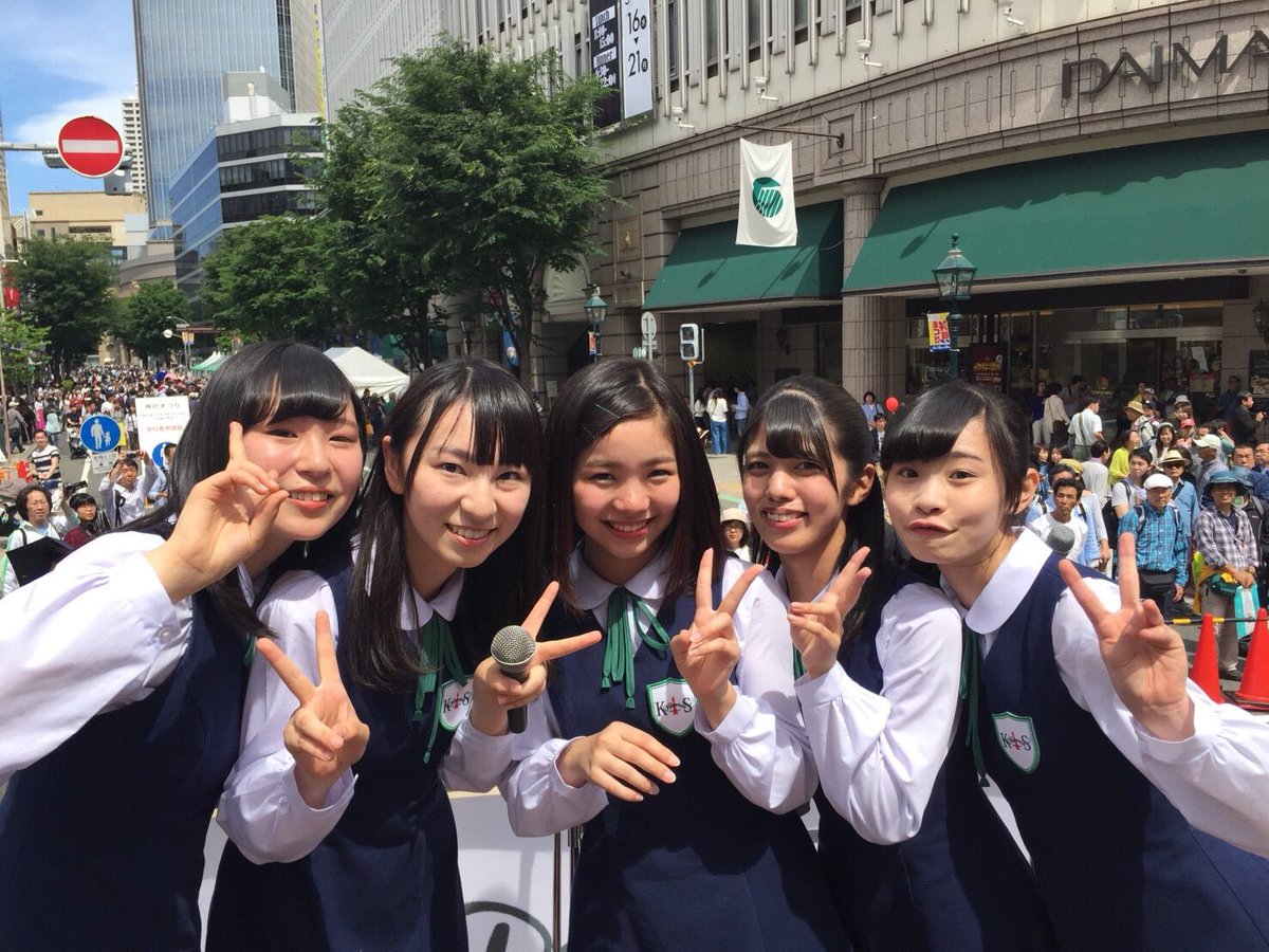 KOBerrieS #神戸まつり パレードに出演させていただきました🌺103万人以上がいるお祭り.最高でした.手振ってくれたり写真撮ってくれてる人もいてめっちゃ嬉しかったです.TVにも出演できました✨生田神社さん本当にありがとうございました.#KOBerrieS♪#神戸のまちにはコウベリーズがいる https://t.co/JxmOOdtV4T