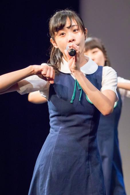 2018/7/22 新長田ArtTheater dB Kobe KOBerrieS♪ 定期公演『コウベリのベリべリTime』 今日もポニーテールが似合ってました。遠征時の同じ宿泊部屋でさーやが元気づけてくれたエピソードを聞きましたが、ひめちゃんもそういえばまだ18歳の多感な少女なんだと気付かされました。 #大出姫花 #ひめ https://t.co/b9jzXvWz20