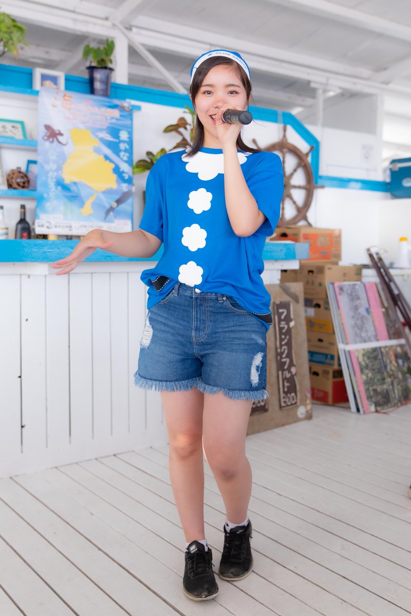 KOBerrieS 2018.07.16(祝・月)神戸海さくら第69回クリーンアップ「BLUE SANTAビーチクリーン」昼間とは打って変わって涼しくなった須磨ビーチでKOBerrieS♪のライブ店内でも場所をいっぱいに使ってのステージでした。その5「さーや」こと花城沙弥さん#KOBerrieS#花城沙弥 https://t.co/BservDUHBn