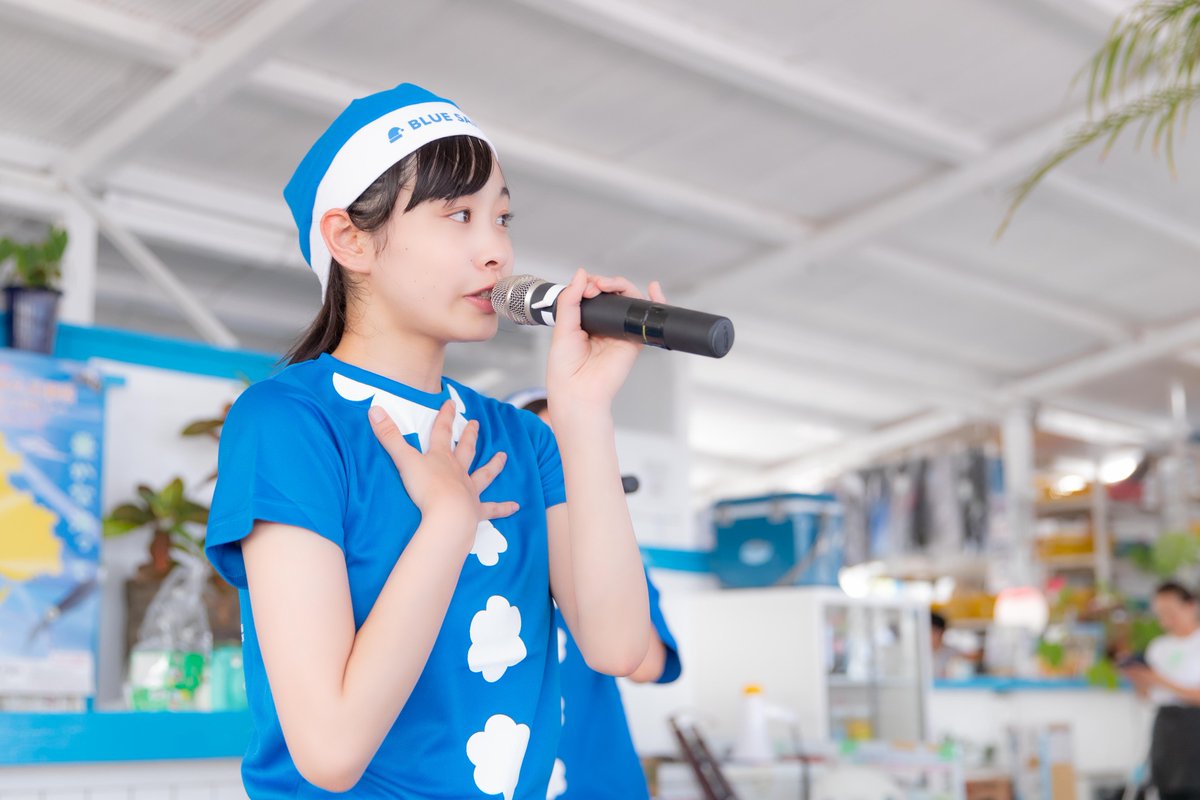 KOBerrieS 2018.07.16(祝・月)神戸海さくら第69回クリーンアップ「BLUE SANTAビーチクリーン」昼間とは打って変わって涼しくなった須磨ビーチでKOBerrieS♪のライブ店内でも場所をいっぱいに使ってのステージでした。その3副キャプテンの「ひめ」こと大出姫花さん#KOBerrieS#大出姫花 https://t.co/QfAcRIXXSt