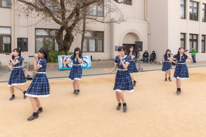 2018.11.25（土）第9回まちの文化祭2018
於：ふたば学舎
我が母校で行われた神戸発のアイドルKOBerrieS♪のライブ！
大勢の方々で埋め尽くされたグラウンドで7人のメンバーが迫力あるライブを行って下さいました。
その1
#KOBerrieS
#コウベリーズ
#まちの文化祭
#ふたば学舎 https://t.co/DFhYlI0zsw