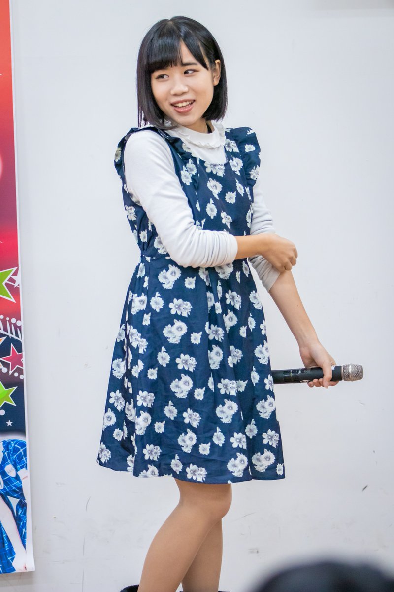 KOBerrieS 2018/12/9 神戸新長田 歌居屋SPライブ  KOBerrieS♪ 推しに会うときのために買ったという私服がかわいかったです。しかしゆりちゃんの推しと推し被りになると敵視されるので気をつけないと！笑 髪も短くなってどんどんかわいくなってます。 #小形優莉 #ゆり https://t.co/NwL39Vd9kJ