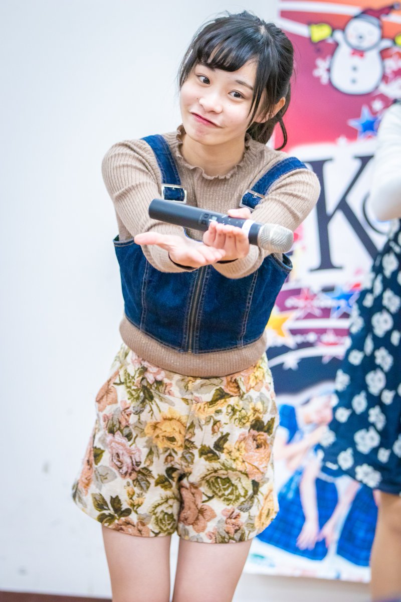 KOBerrieS 2018/12/9 神戸新長田 歌居屋SPライブ  KOBerrieS♪ なんかお茶のコスパにこだわりがあるということは分かりましたw タピオカも我慢しないで飲めるように頑張ってください！ 今年中にやりたいこと「カメラロールの整理」はあるある！と思った。僕もやらないと... #大出姫花 #ひめ https://t.co/OWKI8w9AAE