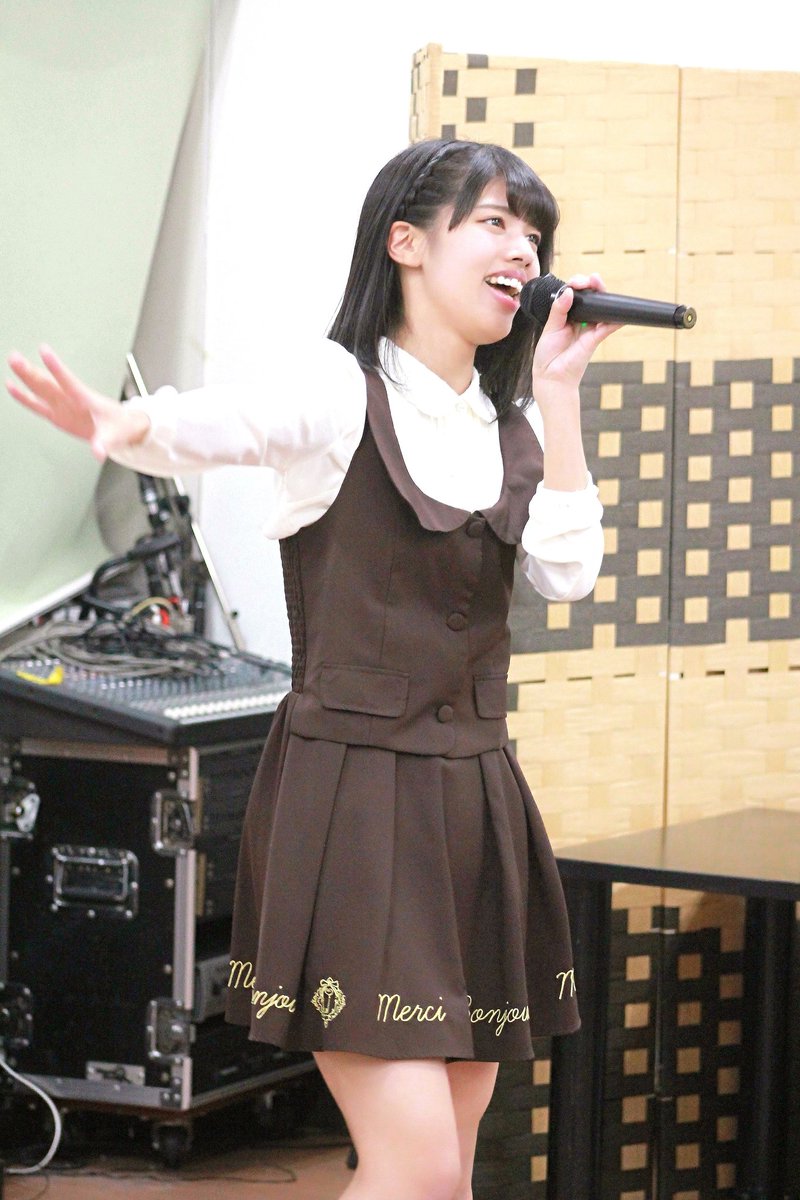 KOBerrieS 昨日楽しかった歌居屋さんライブKOBerrieS ♪ はるる！ほんま私服姿素敵でティンカーベル降臨かと思いましたよ❗#KOBerrieS #岡野春香#歌居屋 https://t.co/PUMo4eMsZt