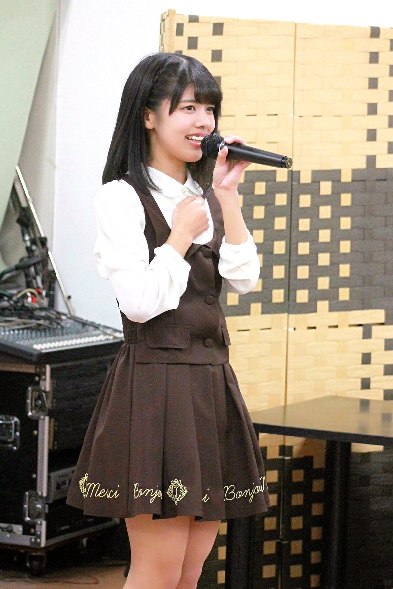 KOBerrieS 昨日楽しかった歌居屋さんライブKOBerrieS ♪ はるる！ほんま私服姿素敵でティンカーベル降臨かと思いましたよ❗#KOBerrieS #岡野春香#歌居屋 https://t.co/PUMo4eMsZt