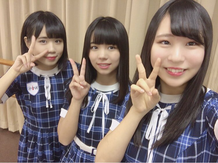 KOBerrieS 神戸野田高等学校 芸術鑑賞会🎤みんなすごい盛り上げてくれるから踊っててほんまに楽しかったし、会場いっぱいのサイリウムもめっちゃ綺麗で感動しました😂✨神戸野田高校の皆さんありがとうございました！！ぜひKOBerrieS♪のライブにも遊びに来てください☺️ https://t.co/lPpyhla5F6