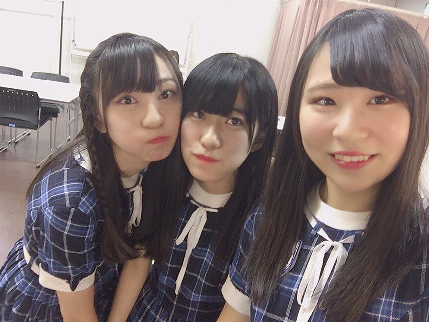 KOBerrieS 神戸野田高等学校 芸術鑑賞会🎤みんなすごい盛り上げてくれるから踊っててほんまに楽しかったし、会場いっぱいのサイリウムもめっちゃ綺麗で感動しました😂✨神戸野田高校の皆さんありがとうございました！！ぜひKOBerrieS♪のライブにも遊びに来てください☺️ https://t.co/lPpyhla5F6