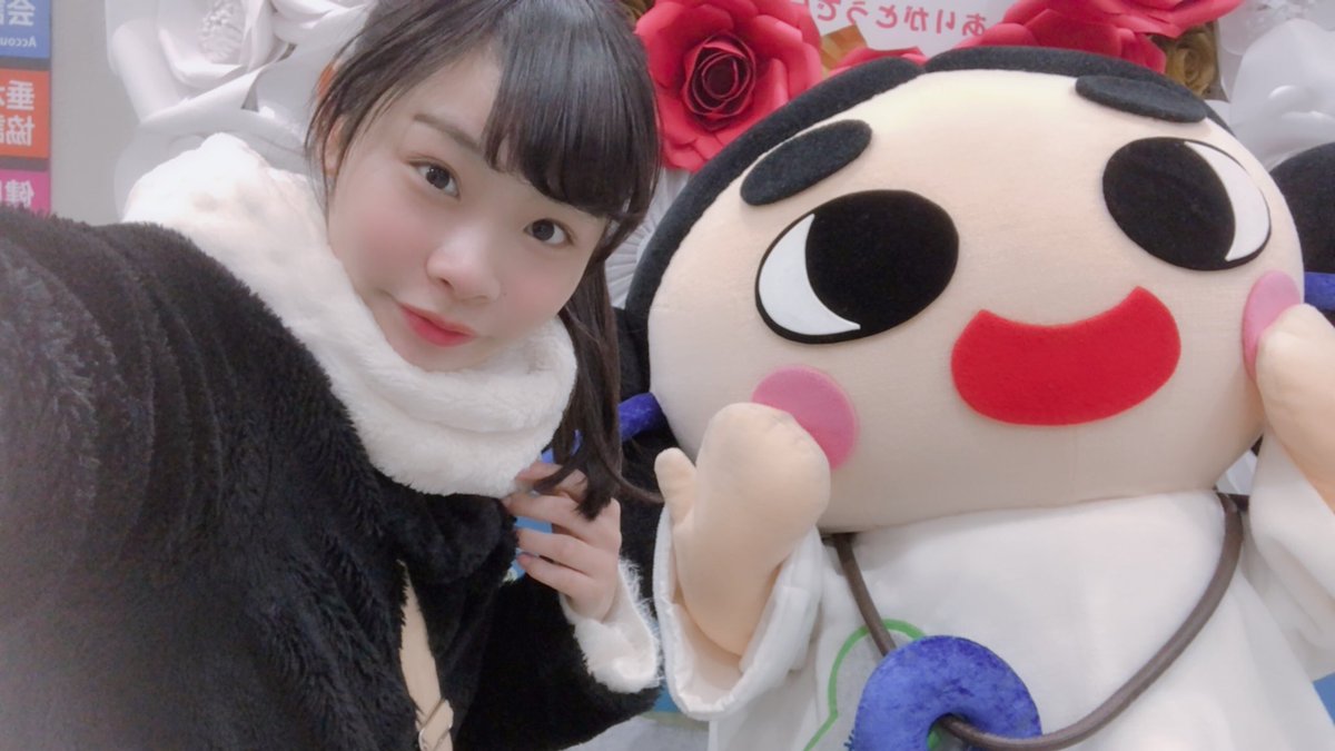 KOBerrieS たるみ観光大使のごしきまろと初対面🥰かわいい～～～💓垂水区役所さんに期間限定でいるみたい(^ ^)✨#KOBerrieS♪#神戸#垂水区#ごしきまろhttps://t.co/ArUu2Cb3HI https://t.co/lptJIreL16