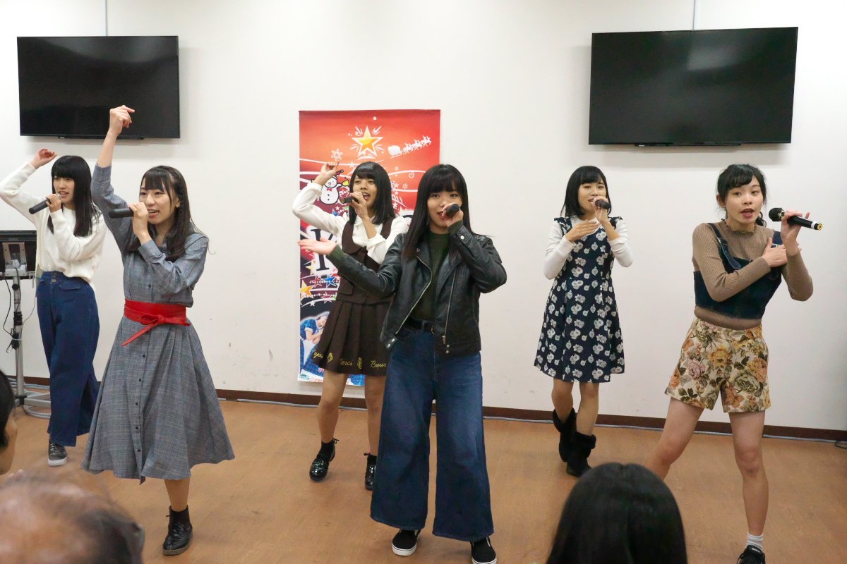 KOBerrieS KOBerrieS♪『歌居屋SP Live』２部より（2018/12/9）（4/4）歌居屋さんのライブでは毎回趣向を凝らしてやってくれるので、いつも楽しみにしています。当初行く予定のなかった１部ではゲームに正解することもできてハッピーな一日でした。#KOBerrieS♪　#私服ライブイイね！ https://t.co/4geEojaEfA