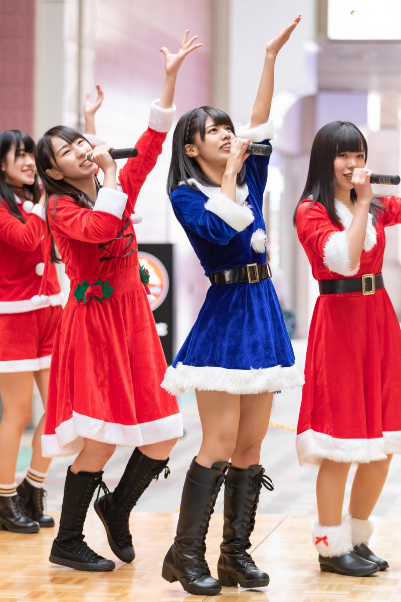 KOBerrieS 2018.12.15（土）『YENA☆&KOBerrieS♪クリスマスイベント』於：アスピア明石１階アトリウムコート明石のご当地アイドルYENA☆と神戸発のアイドルKOBerrieS♪のコラボイベント！その10KOBerrieS♪の「はるる」こと岡野春香さん（青い衣装）#YENA#KOBerrieS#岡野春香#タワーレコード明石店 https://t.co/OH5nhnXpNt