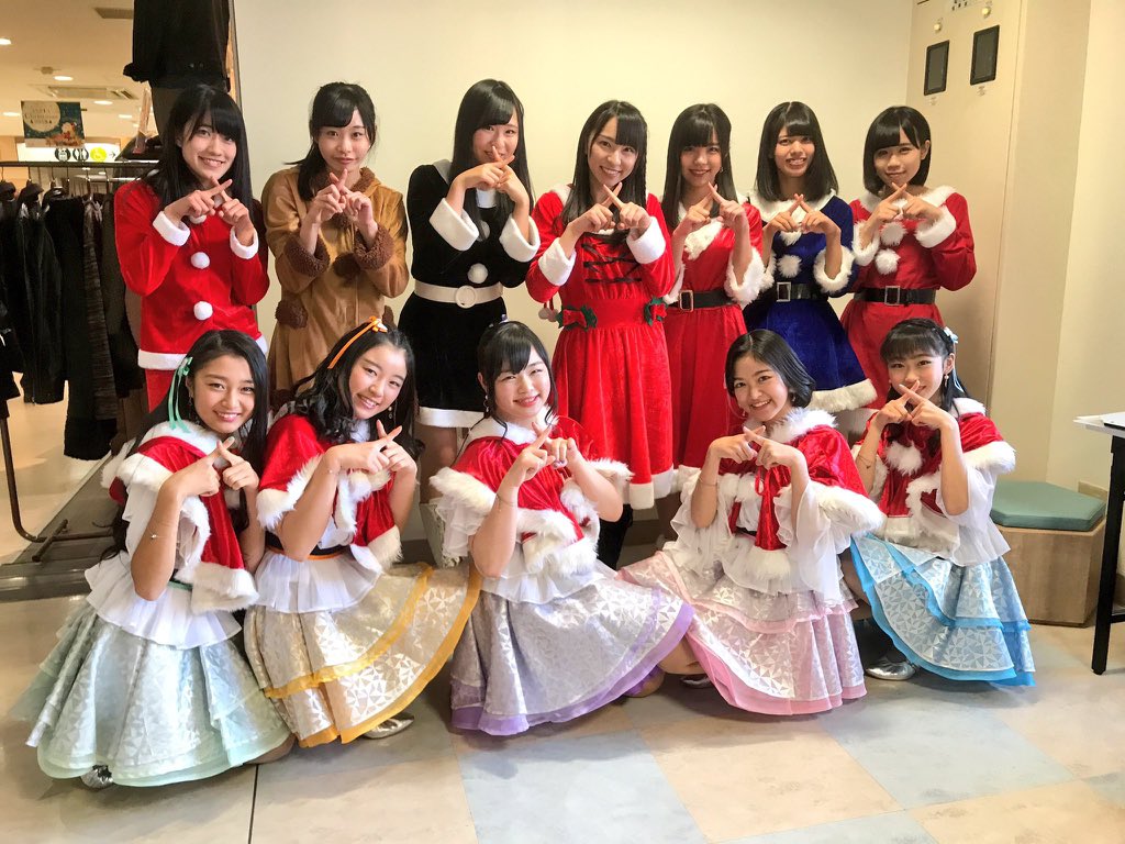 KOBerrieS タワーレコード明石店さんpresents『YENA☆×KOBerrieS♪クリスマスイベント』🎄💓約１年ぶりにYENA☆さんと共演させて頂きました♡ライブを見てくれた皆と一緒にYENA☆さんがMIXしてくれててめっちゃ可愛かったし嬉しかった❤️YENA☆さんと特典用のチェキ撮ったりとか楽しかった😊#KOBerrieS https://t.co/WIDGYv40qY