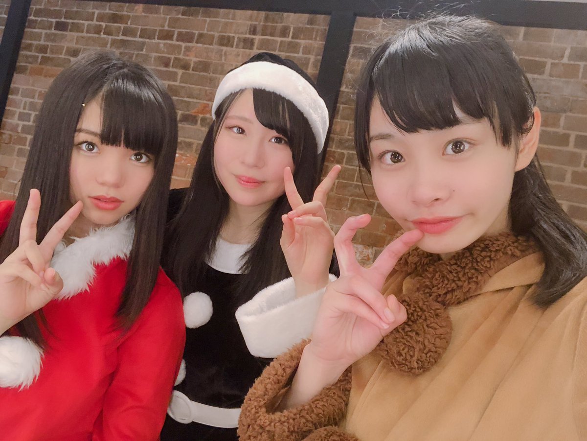 KOBerrieS SSSファイナル XmasSPライブ🎅ありがとうございました🕺ついにseasonライブファイナル～～もう冬か😳早いなぁってしみじみ感じてました❋思い出いっぱい🥰遠くから来てくれた方もいて嬉しかったなぁ😆k-waveさんからお菓子頂いたよ∩^ω^∩❤️#KOBerrieS https://t.co/EvHhZVmnFC