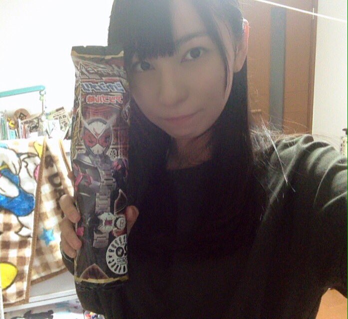 KOBerrieS シャンメリーっていう子供用のビール的なやつ、知ってるー❓ちょっとでもクリスマス気分をと思って🎄💓（笑）「君の瞳に乾杯」って母に向かって30回は言った👍ちなみに、今日の夜ご飯はステーキでした〜🐮❤️あ、今日三宮でサンタさん30人ぐらい見たよ。笑おやすみいな🌙.*° https://t.co/Wfn8cv5Jjm