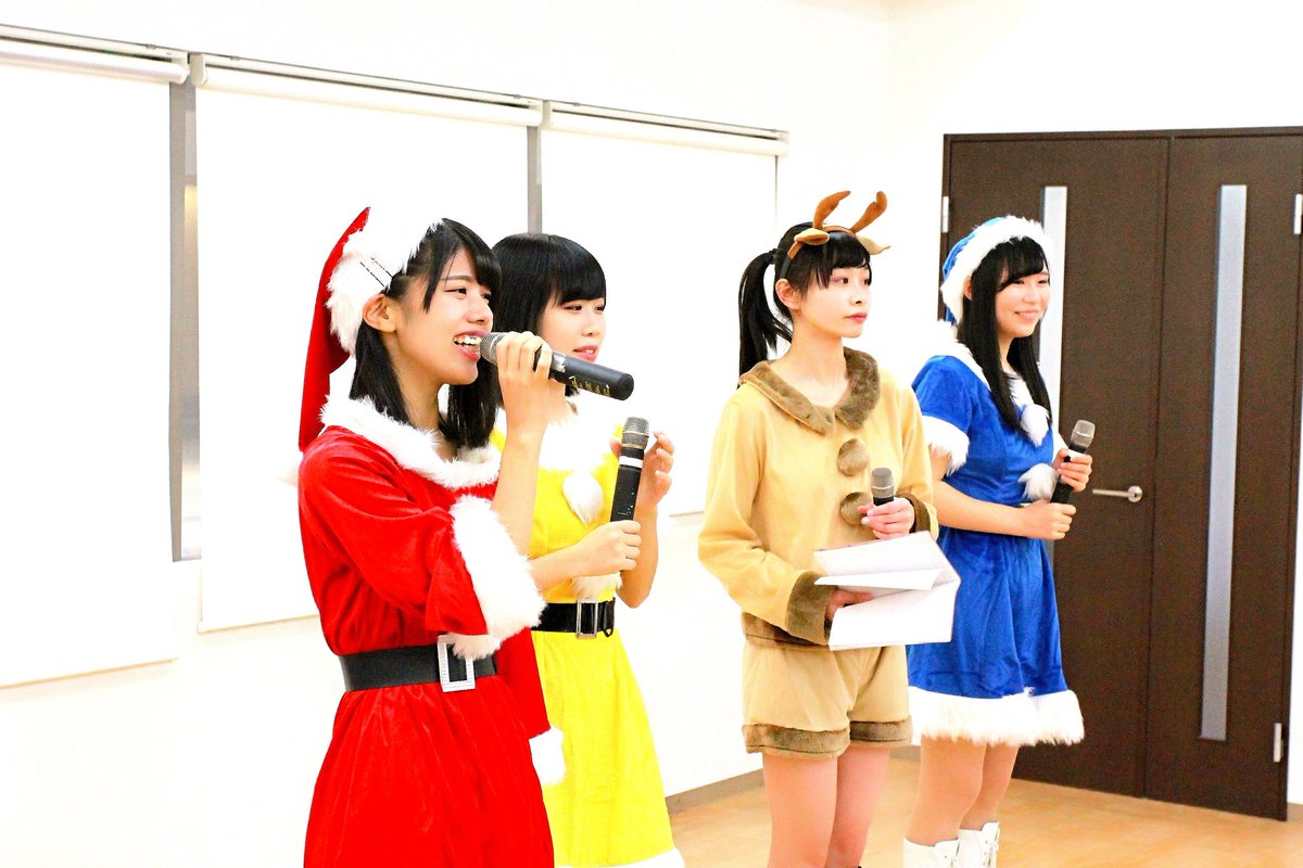 KOBerrieS KOBerrieS ♪ X'masイブSP ライブ❗ゲーム中の様子、ひめちゃんの物まねがツボにはまって崩れ落ちたはるちゃん見てるのが一番面白かった(笑)#KOBerrieS #クリスマスイブ https://t.co/BTnCJ8IX2v
