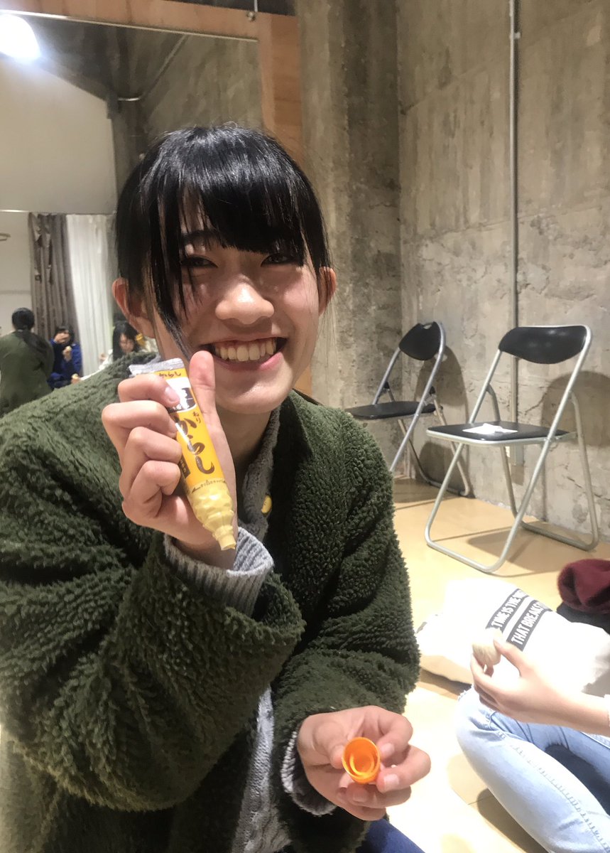 KOBerrieS レッスン終わりに老祥記の豚まん食べまくり😊みんな完食でした👏#豚まん#神戸名物#老祥記#KOBerrieS https://t.co/bwVVDFQZRz