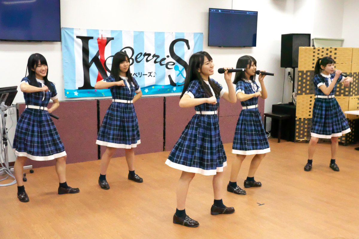 森島みなみ(みいな)の画像 KOBerrieS 『歌居屋SP Live vol.1』でのKOBerrieS♪ （2019/1/13）（2/2）書き初めにカラオケにと楽しいことだらけのイベントでした。これからも期待しています。#KOBerrieS♪　#森島みなみ さん　#岡野春香 さん https://t.co/ZErYhiAXmm