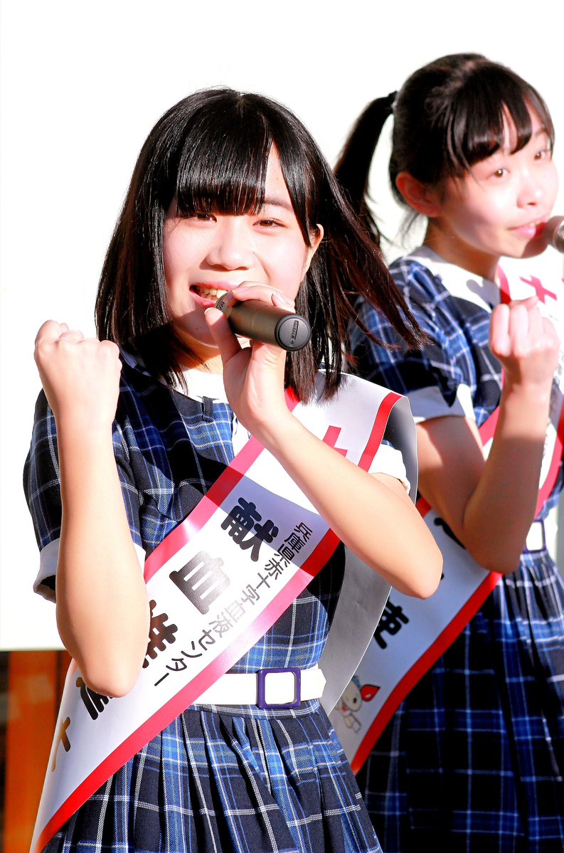 KOBerrieS はたちの献血キャンペーンミント神戸ステージイベントKOBerrieS ♪ ゆり！#KOBerrieS #はたちの献血 #小形優莉#ミント神戸 https://t.co/rKei2s8gGz