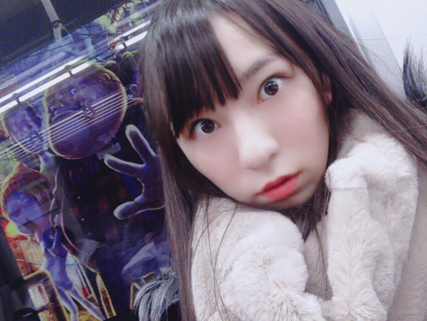 KOBerrieS おはよーっ🍄💓地下鉄の海岸線に久しぶりに乗ったよ〜♪後ろ振り向いたらさ、こんなイラスト描いてあって一瞬ガチで心臓止まったwwまじでオバケに連れてかれるかと思った👻💦みんな〜 三ヶ日過ぎたし そろそろ起きようね👀💫（笑）今日も１日頑張りましょう🔥 https://t.co/b23m4zqxTo