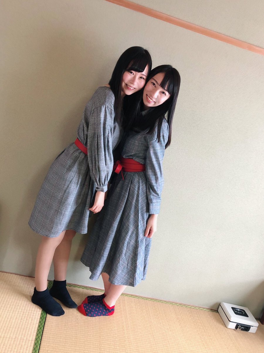 KOBerrieS みなみが寄りやったから真琴は引きで。違いは袖の形とスカートの長さだけです笑笑おやすみいな🍄♡ https://t.co/vplz9pzFon