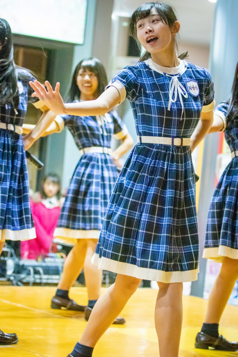 KOBerrieS 2019/1/17 震災復興フリーライブONEHEART@神戸新長田1番街商店街 KOBerrieS♪ 「オリオン」でのひめちゃんの表情がやはりエモい... いろんな感情をぶつけて歌っています。 #大出姫花 #ひめ https://t.co/Tk7GKSdkLo