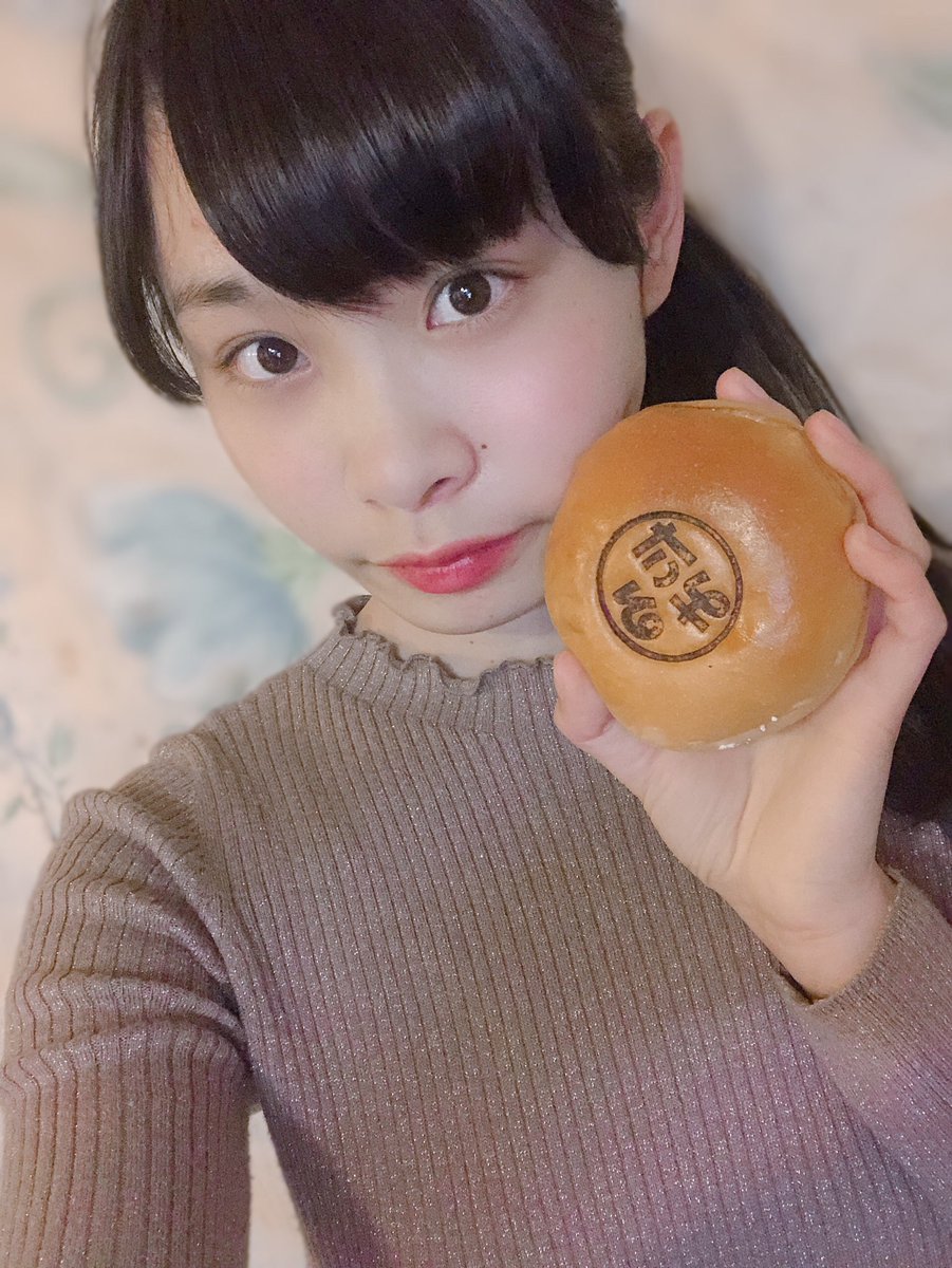 KOBerrieS 📌神戸紹介＊＊＊＊VIE DE FRANCE垂水店限定の垂水あんぱんゲット(´▽｀)中はホイップクリームとつぶあんが入ってたよ！めっちゃ合う！美味しい🥰最近、食べ物系紹介多いなぁって思ったからスポットも紹介していくね～！！！#KOBerrieS#神戸#垂水区#ヴィ・ド・フランス https://t.co/nqhkEgmIuZ