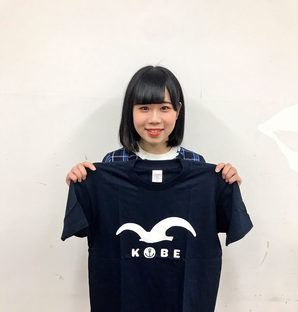 KOBerrieS 【明日の物販情報②】#カモメTシャツ 1枚¥3,000（購入者特典メンバー1名からサイン✒️）コウベリ応援団、定番のカモメTを着て盛り上がりましょう👍#KOBerrieS https://t.co/fJAfQSKQSu