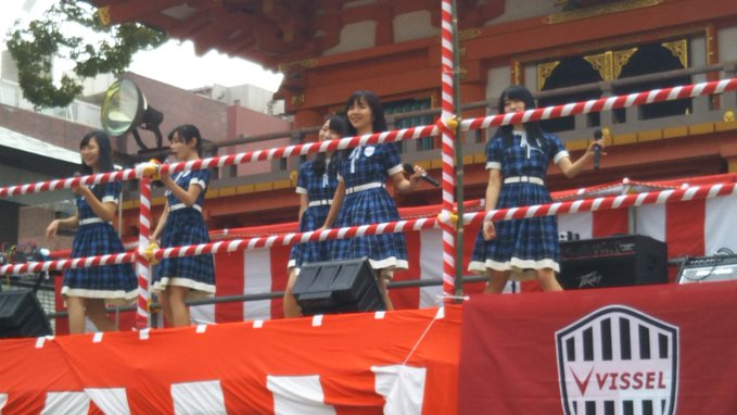 KOBerrieS♪
ライブ始まりました！

このフォーメーションは？

#KOBerrieS #生田神社 #節分祭 #ドンギバ https://t.co/Kwi7dZJ3Ju
