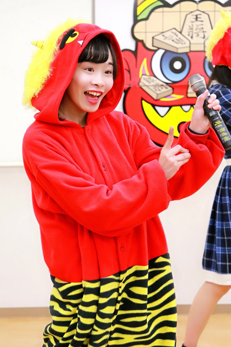 KOBerrieS 新長田大節分祭KOBerrieS ♪ ひめ！思いっきり振り切った姿で登場のひめちゃん、始めの泣き虫アリスでは持った金棒でメンバーを起こして行くシーンは爆笑でこの日のMVPだと思いました❗#KOBerrieS #大出姫花 https://t.co/HTo4CGZ3jC