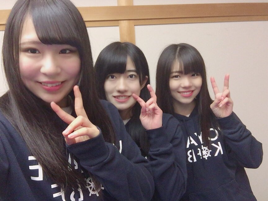 KOBerrieS 2/11 ひめじsubかるフェスタステージの近くに雪だるま作ってあったんほっこりした☺️風対策で前髪がちがちにしてたけど全然大丈夫やったし(笑)、たくさんの方に見て頂けて嬉しかったなぁ寒い中ありがとうございました！！佐世保バーガーお初でした🍔🍔#ひめじsubかる #KOBerrieS https://t.co/KiVxsESDCu