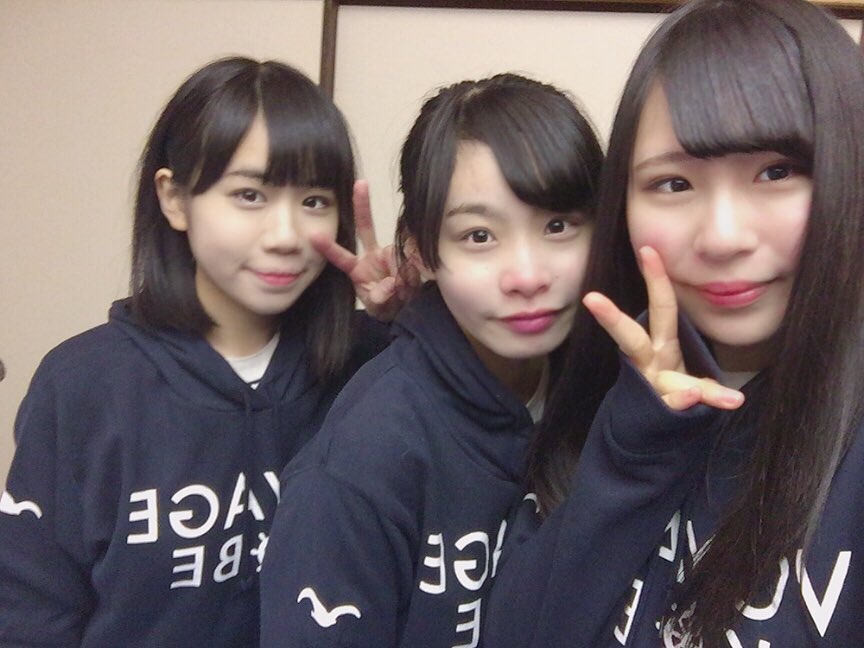 KOBerrieS 2/11 ひめじsubかるフェスタステージの近くに雪だるま作ってあったんほっこりした☺️風対策で前髪がちがちにしてたけど全然大丈夫やったし(笑)、たくさんの方に見て頂けて嬉しかったなぁ寒い中ありがとうございました！！佐世保バーガーお初でした🍔🍔#ひめじsubかる #KOBerrieS https://t.co/KiVxsESDCu