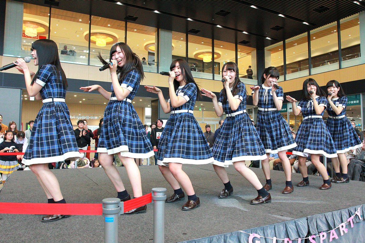 KOBerrieS 明石市民広場アイドルひな祭りKOBerrieS ♪ ステージ！楽しい雰囲気味わってくださいね❗#KOBerrieS #明石市民広場#アイドルひな祭りin明石 https://t.co/nE018QdxZk