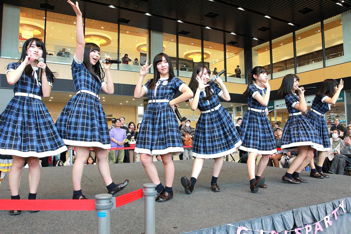 KOBerrieS 明石市民広場アイドルひな祭りKOBerrieS ♪ ステージ！楽しい雰囲気味わってくださいね❗#KOBerrieS #明石市民広場#アイドルひな祭りin明石 https://t.co/nE018QdxZk