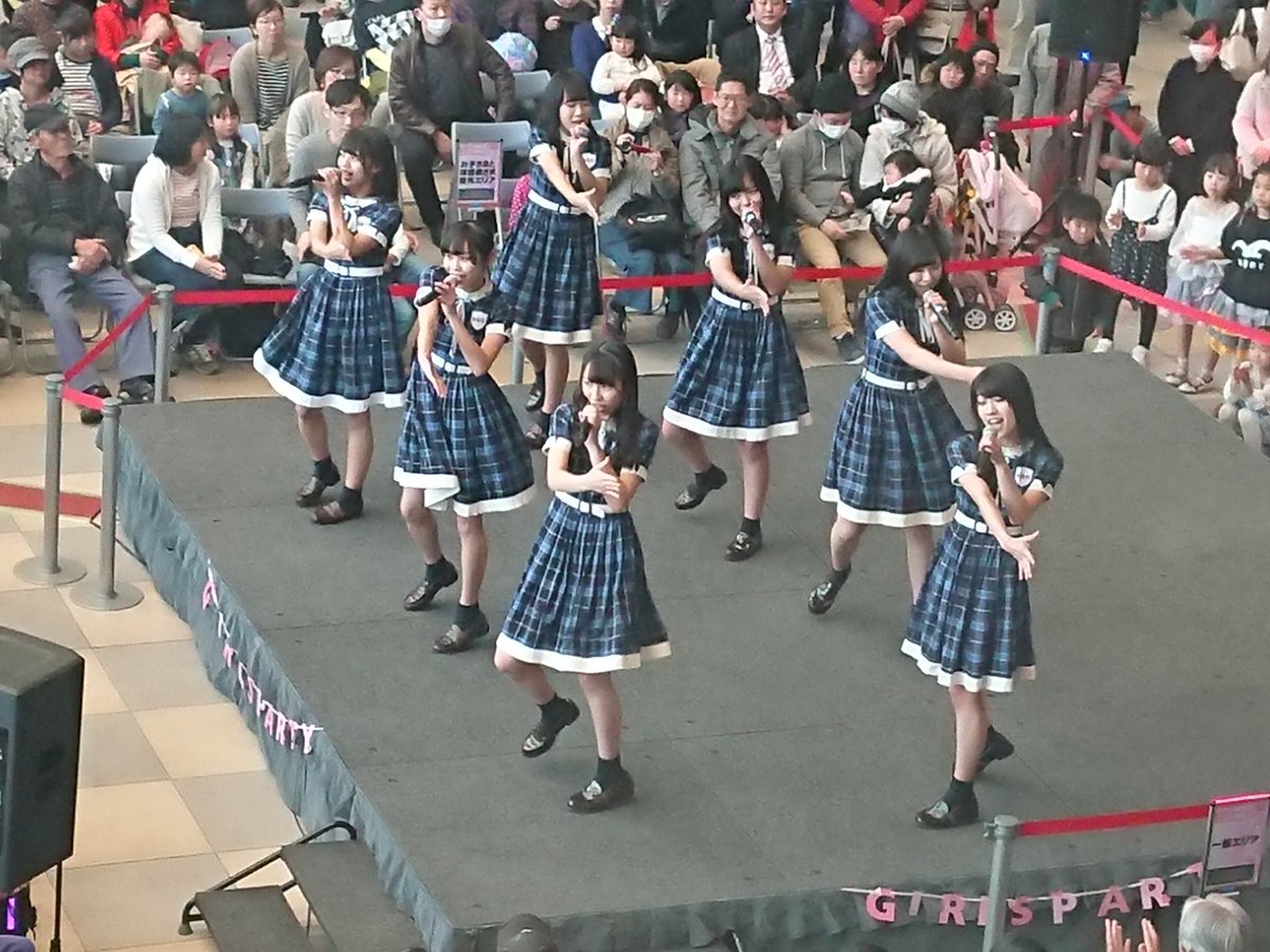 KOBerrieS 明石 アイドルひな祭りスゴい人！大声援がすごかった(。>д<)ＯＳＵさんのファンの人達が突然振り向いて輪になった時、輪の１人に無言で僕も加わってました。無言です。笑( ´∀`)みんな熱い！w#おーえすゆー#KOBerrieS https://t.co/RQC2TEIYcU
